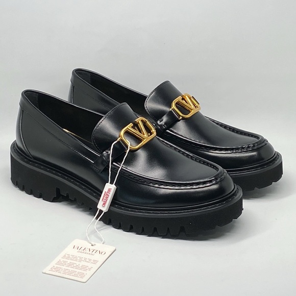 Valentino Garavani Vlogo Signature Calfskin Loafers size 38 - Picture 1 of 15